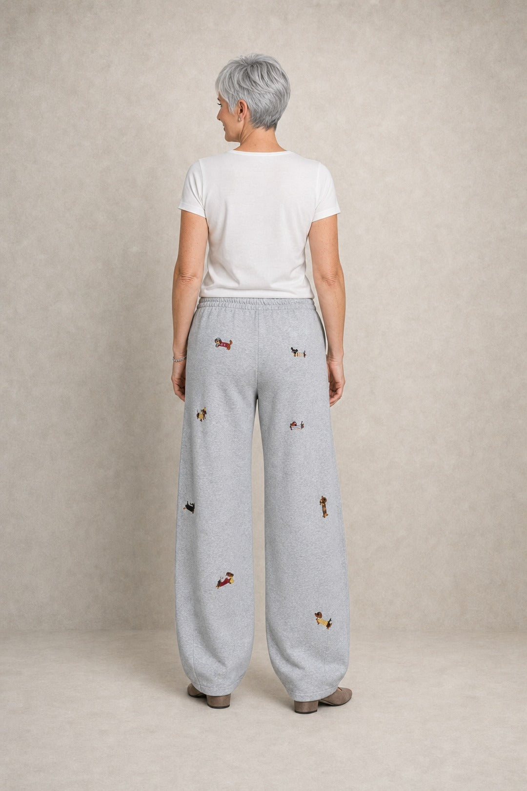 Barrel-Leg Embroidered Pup Sweatpants – Relaxed Fit – Grey (back)
